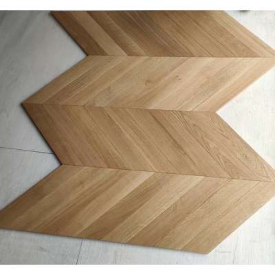 Chevron Engineered Wood Flooring with Oak or Walnut Top Layer